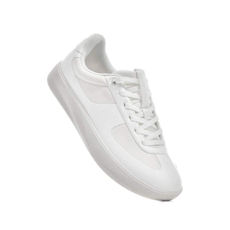 

The new retro trend running shoes combine vintage fashion elements with versatile on-trend attributes, perfect for daily wear an