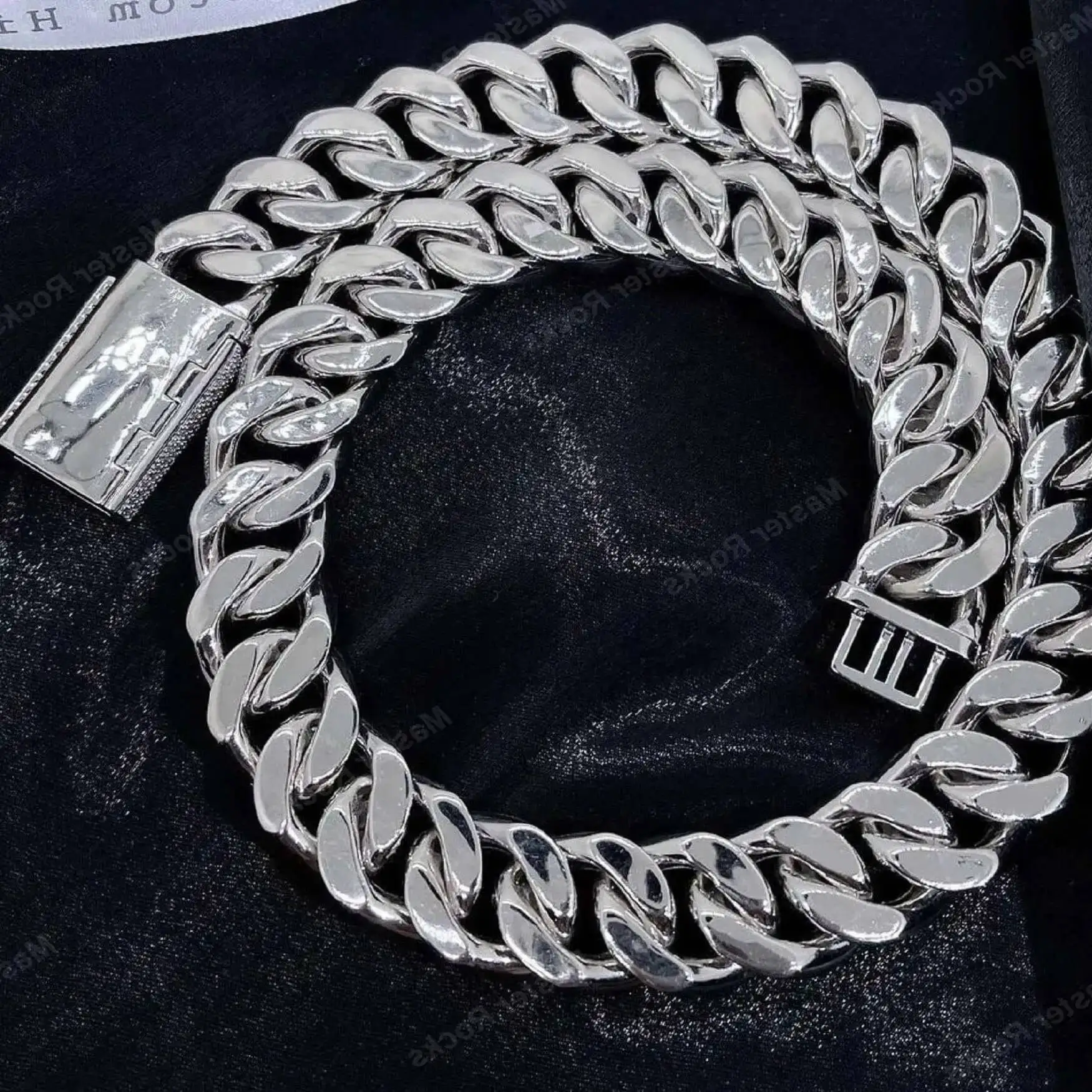 

Груша и круглая огранка Настроить кубинские звенья Iced Out Серебряный муассанит Кубинская цепочка с бриллиантами по конкурентоспособной цене Майами Кубинская ссылка