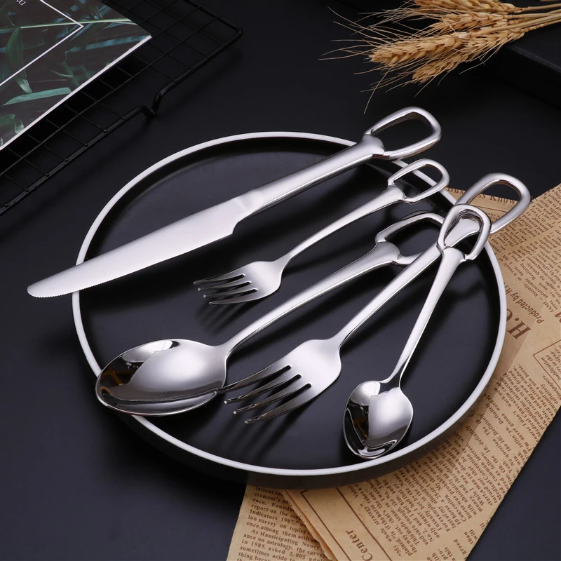 32Pcs Creativity European Style Luxury Cutlery Set Knife Fork Spoon Stainless Steel Tableware Elegant Dinnerware Hangable Design