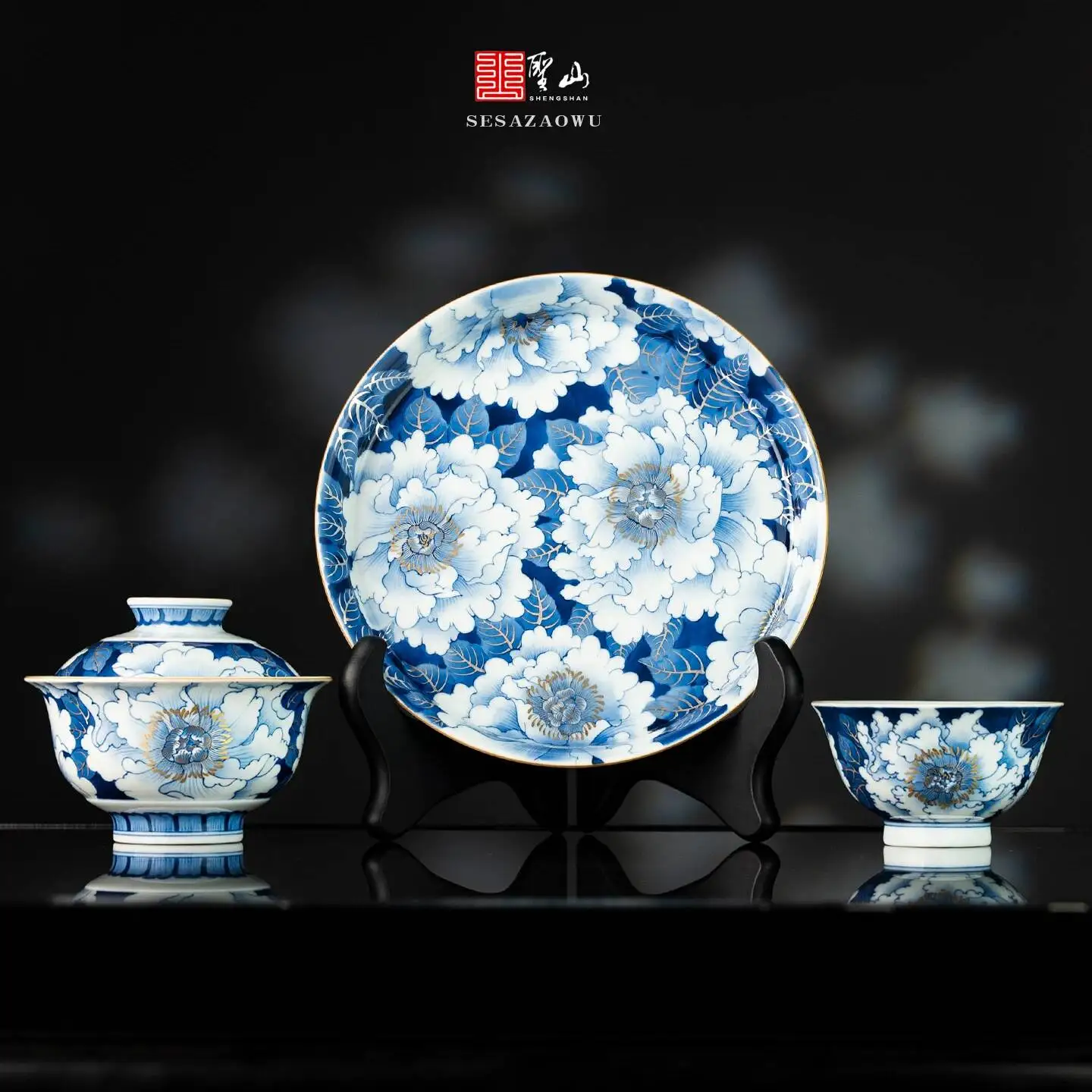 Original Hand-Painted Blue White Porcelain With Chinese Traditional Floral Design, Gold And Silver Inlay, Ceramic Gaiwan Set For