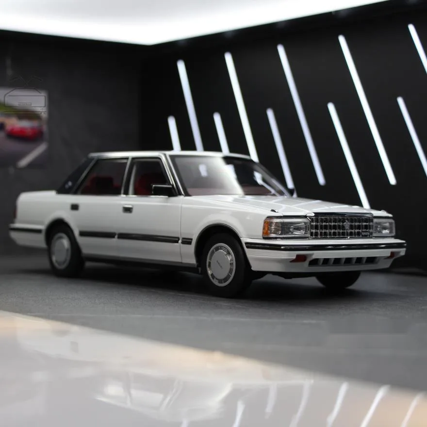 1/18 New Arrival Special Price Diecast Metal Japanese Classic Crown MS122 Car Model Furniture Display Collection Toys Children