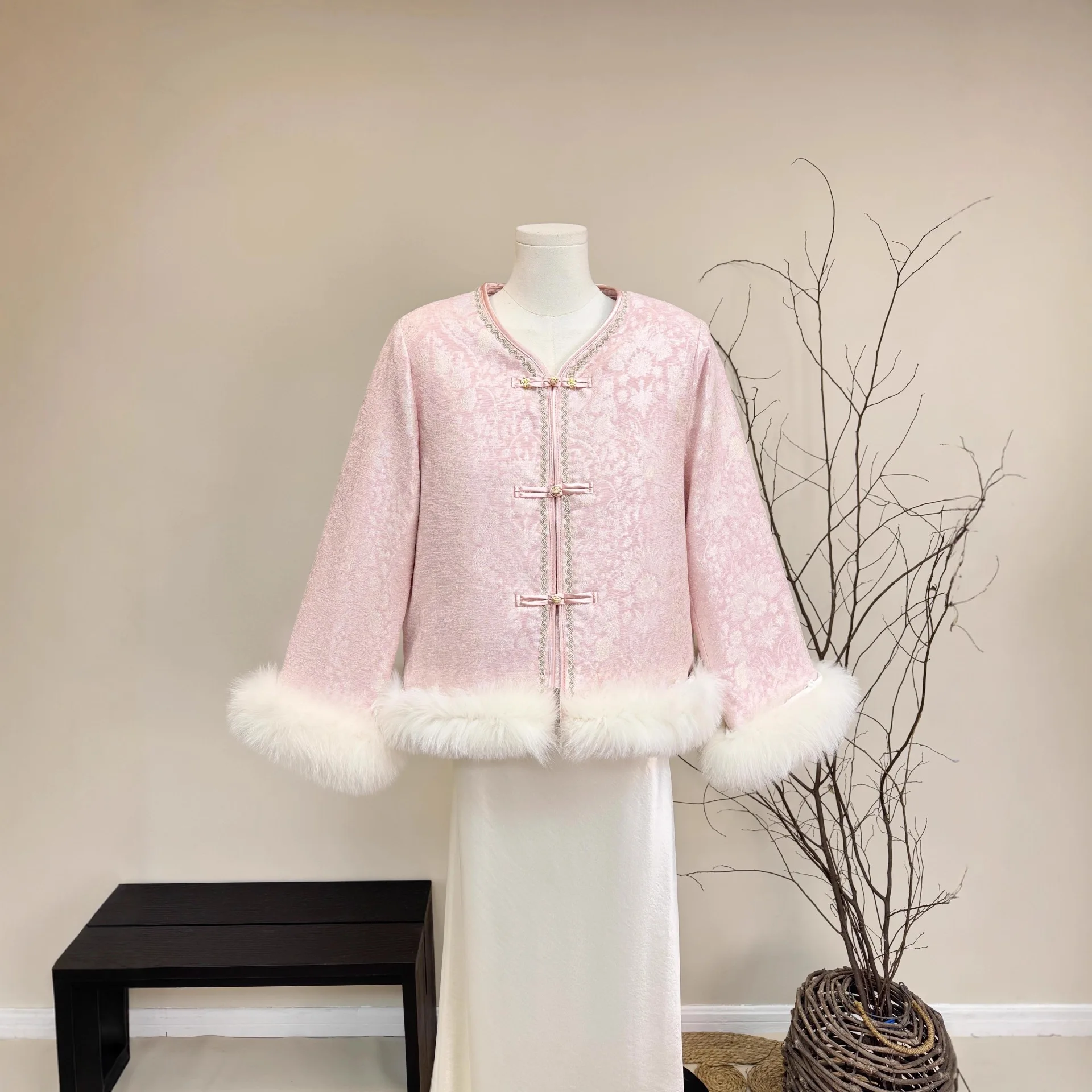 

New Chinese Sle Fur down Jaet round Neline Floral Embroidery Spring 2025 Women's Faion ort Outerwear