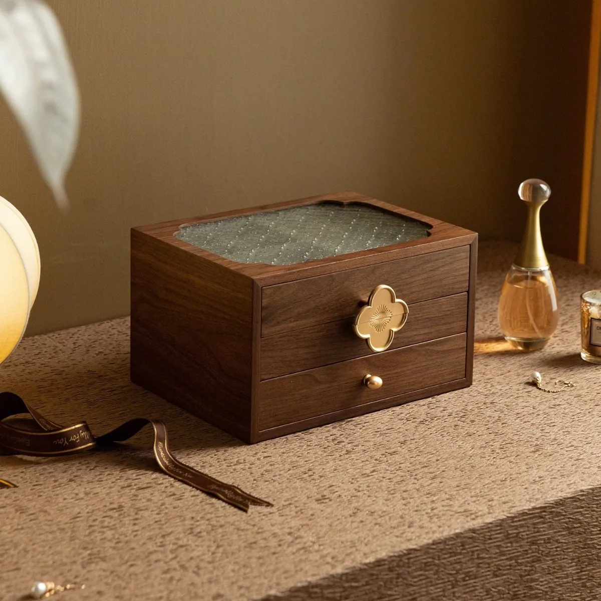 

Nordic countries jewelry storage box jewelry hand three-layer wooden large-capacity medieval high-end box