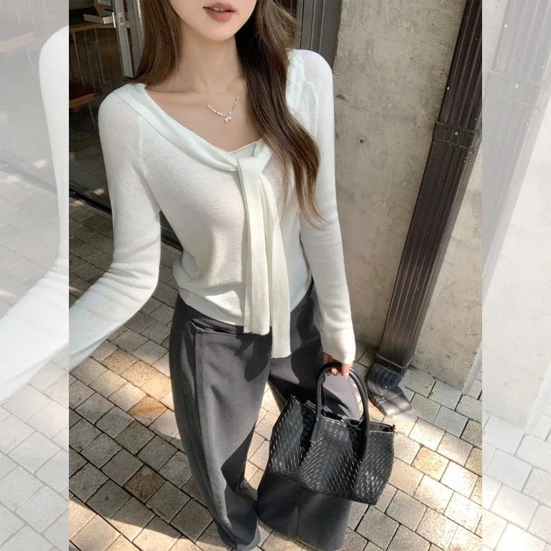 لطيف نمط تصميم الدانتيل متابعة الخامس الرقبة طويلة الأكمام تي شيرت المرأة خريف 2025 سليم سليم قاعدة الداخلية قميص علوي