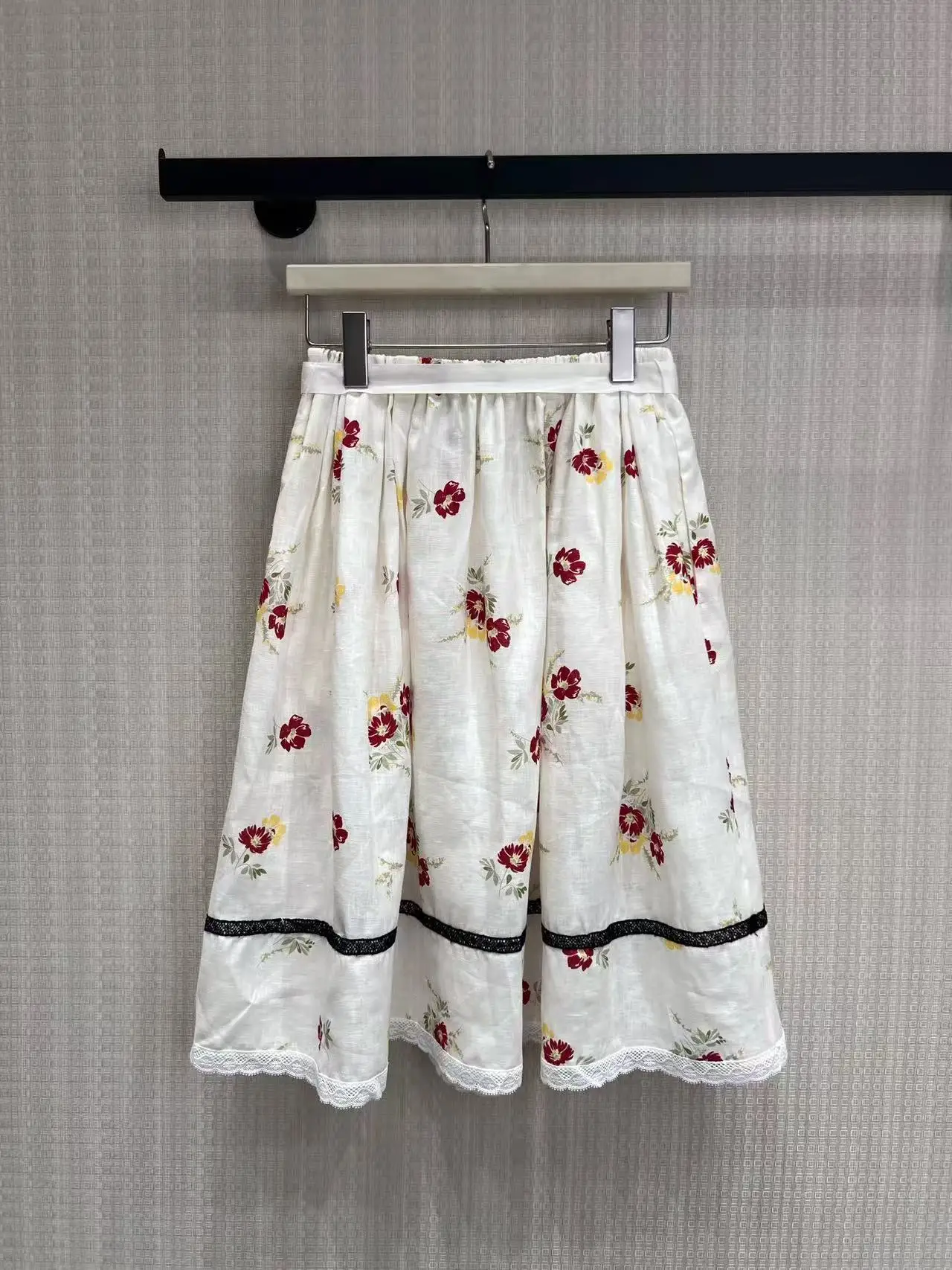 

French retro red floral print cotton and linen loose-fitting waist tie with lace bow and frill A-line floral skirt