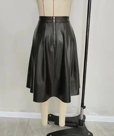 2026 New Fashion Casual Hepburn Half Skirt High-End Style Sexy A-List Thickened Autumn Winter Warm Plush Pu Leather Half Skirt