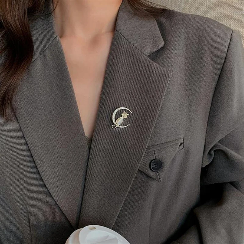 Elegant Rhinestone Fashion Cat Cute Brooch For Women Luxury Anti-glare Accessories Brooches Opal Clothing Wedding Party Pins