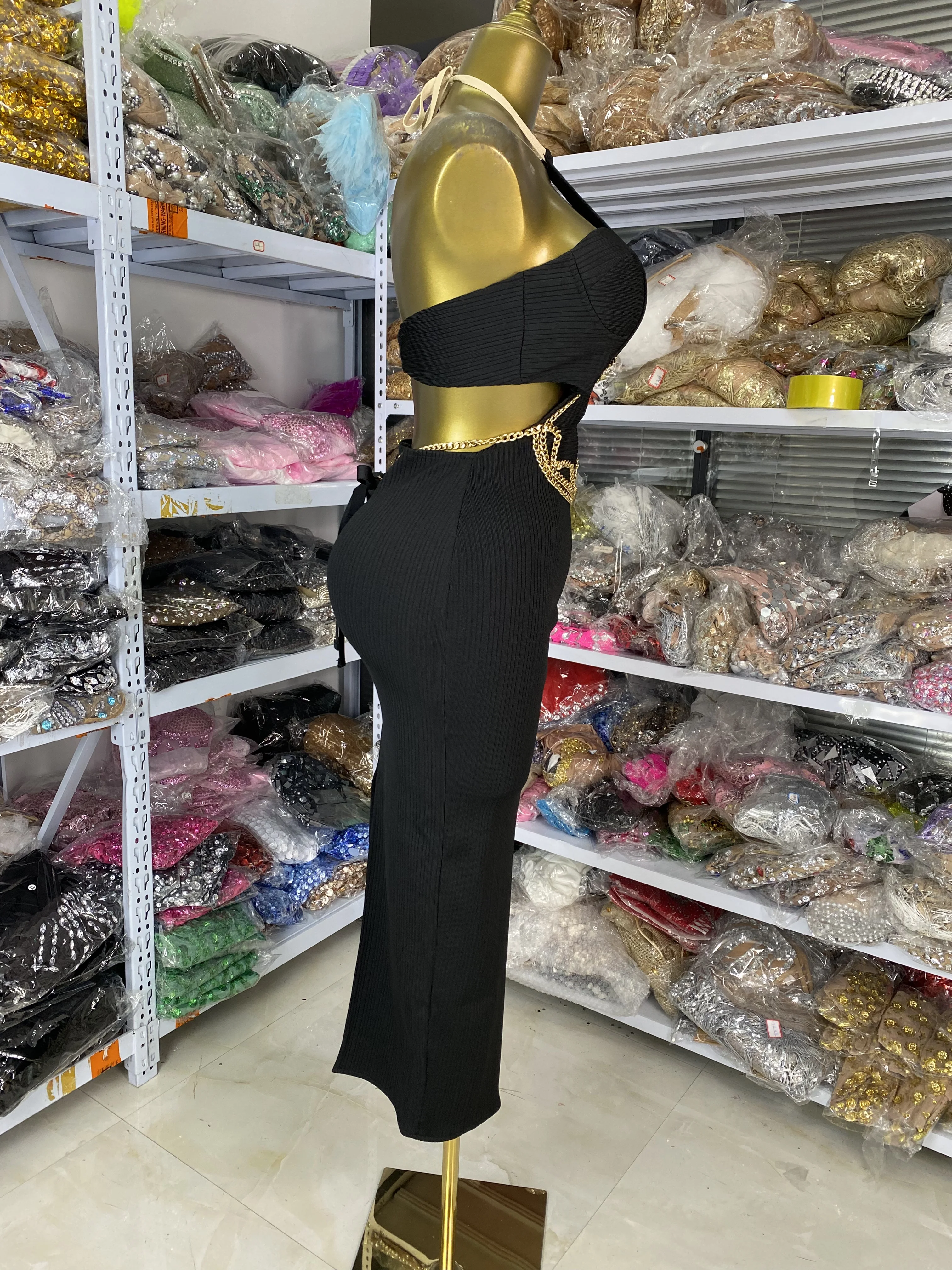2025 New Design Black Bustier Halter Gold Chain Cut Out Midi Calf Rib Bandage Dress Knitted Evnening Club Party Dress Guest Look