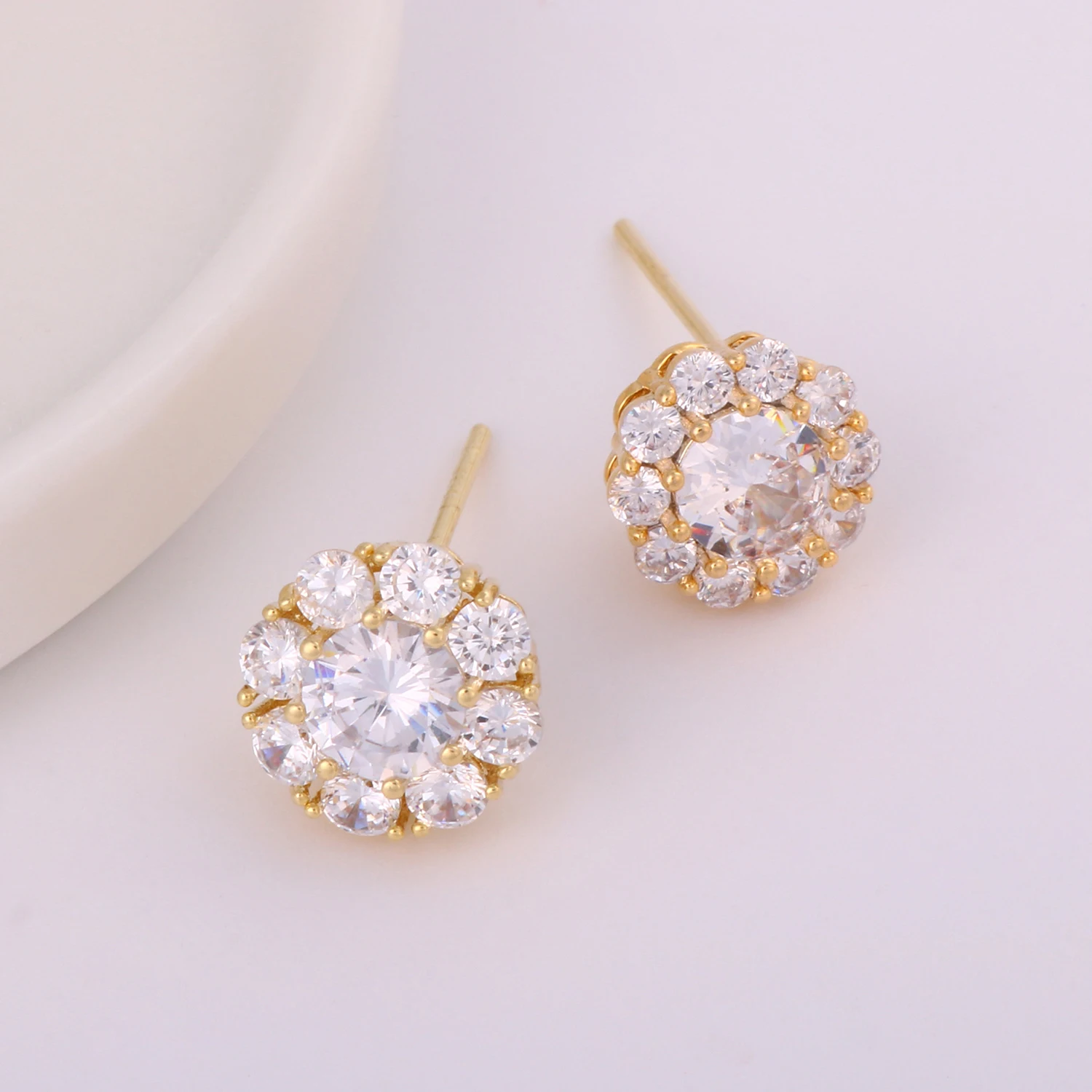 

Fashion Luxury Micro Paved Sythetic Zircon Snowflake Stud Earrings for Women Jewelry