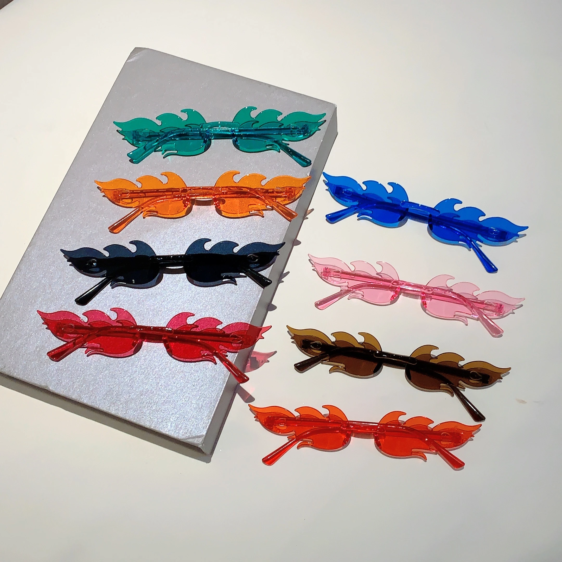 KAMMPT 12 Pairs Per Set Flame Shaped Sunglasses New Fashion Rimless Candy Color Party Shades Trendy Design Colorful Sun Glasses