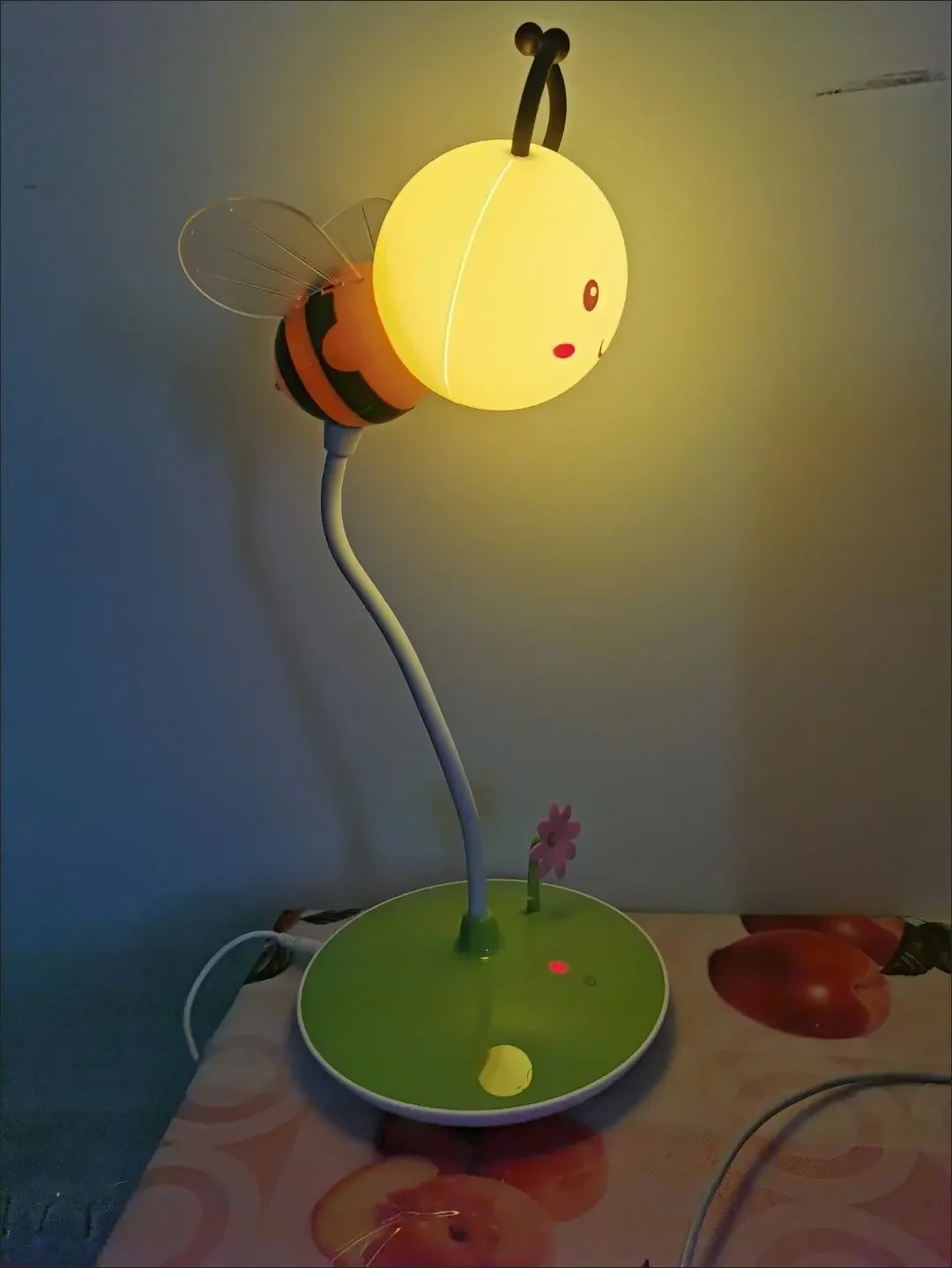 Night Light Bees Table Lamp for Kids Children\'s Room Bedside Bedroom Rechargeable Led Lights For Decor Home Decorations Anime