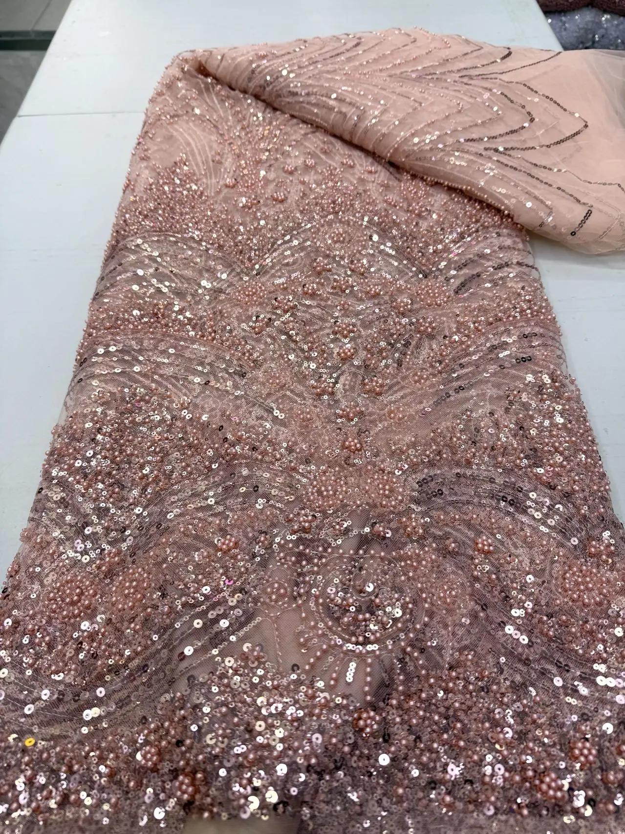 

Африканские кружевные ткани с бисером и сеткой 2026: Новейшее нигерийское французское кружево с пайетками и 3D-бисером для пошива женских вечерних платьев