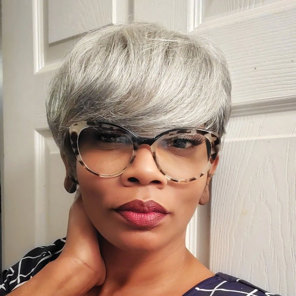 باروكات شعر طبيعي مفرود قصير للنساء شعر برازيلي بقص عابث لون رمادي باروكات من شعر طبيعي مع غرة مصنوعة آليًا تم قطعه مسبقًا