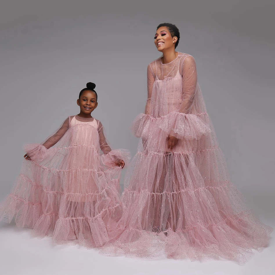 

Glitter Mesh Mother And Daughter Prom Party Dresses See Thru Flare Sleeves Ruffles Long Mom And Kids Brithday Photography Dress