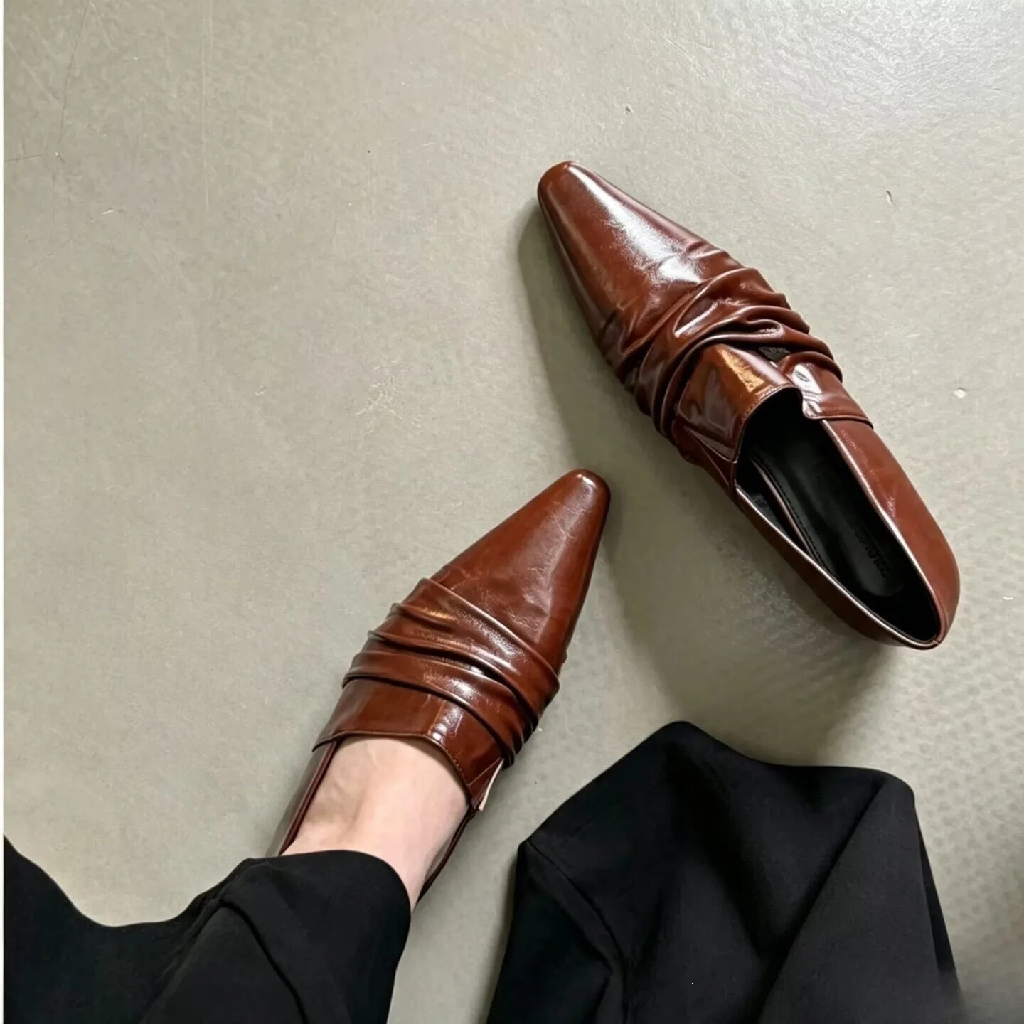 New Commuter Black 2026 Fashion Ruched Flats Women Hidden Wedge Pointed Toe French