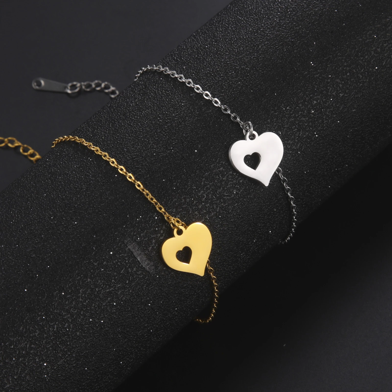 Kkjoy Modische Goldfarbene Edelstahl-Fußkettchen mit Rundem Hohlem Herz für Damen, Schmuckgeschenk für Frauen, Großhandel – Detail 8