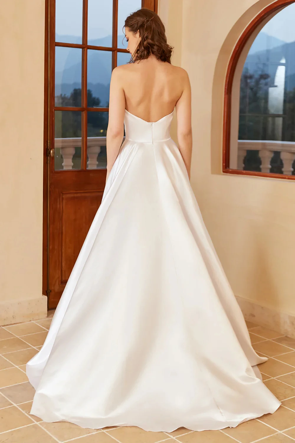 Simple White Luxury Wedding Dress New Strapless A-Line Bridal Gown Sleeveless Vintage Satin Backless Vest فساتين للمناسبات الخاص