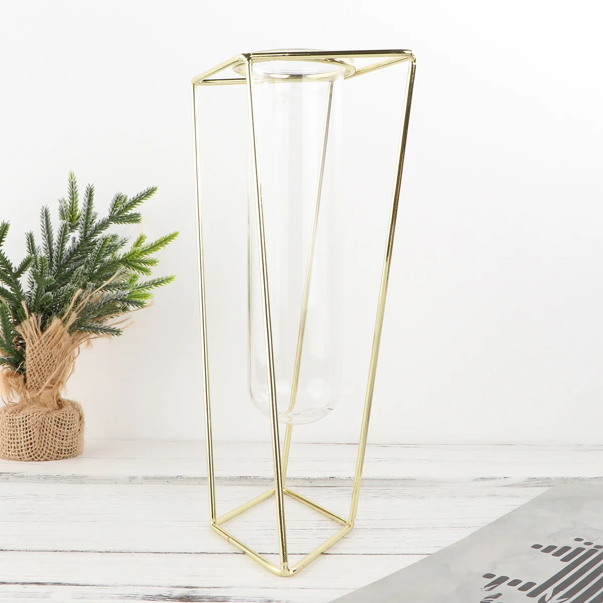 

1Pcs Iron Vase Golden Geometric Flower Planter Hydroponics Container Decorative Gift for Birthday Wedding