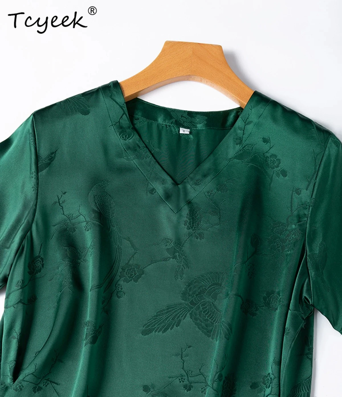 

Tcyeek 28MM 100% Mulberry Silk Womens Tops Elegant T-shirts for Women V-neck Short Sleeve Summer Clothes Jacquard Топ Женский