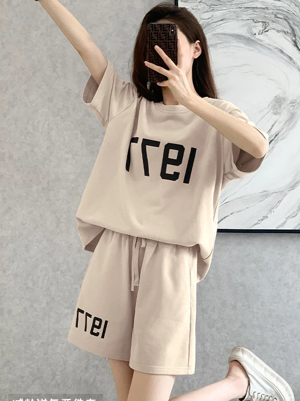 

Модный повседневный комплект для женщин больших размеров: летний новый костюм из двух предметов с коротким рукавом и шортами с высокой талией