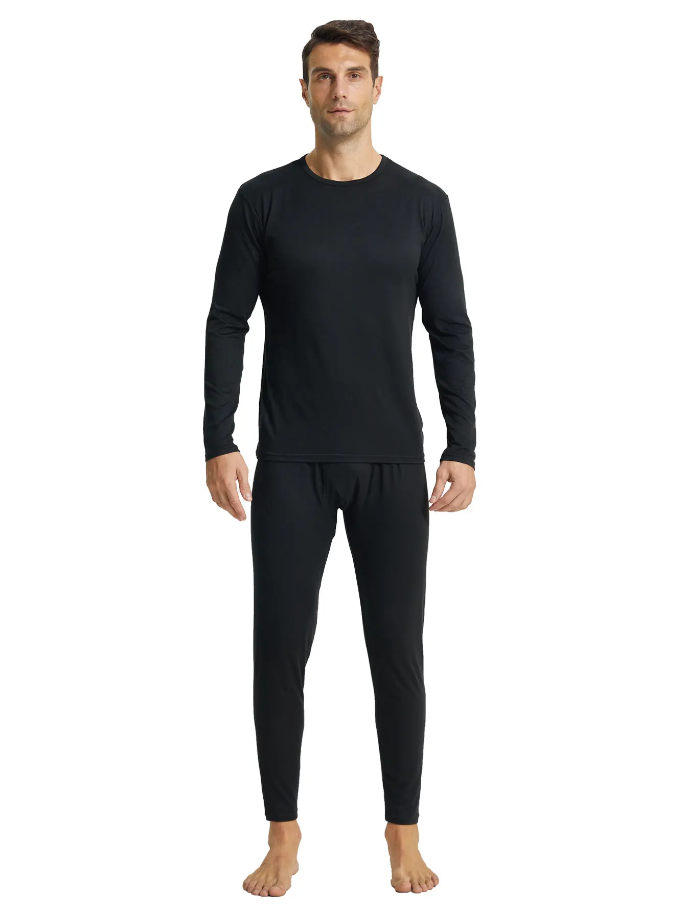 

Мужской комплект термобелья с круглым вырезом и длинными рукавами, подходящий для комфортного ношения в холодную погоду, включает футболку и брюки.