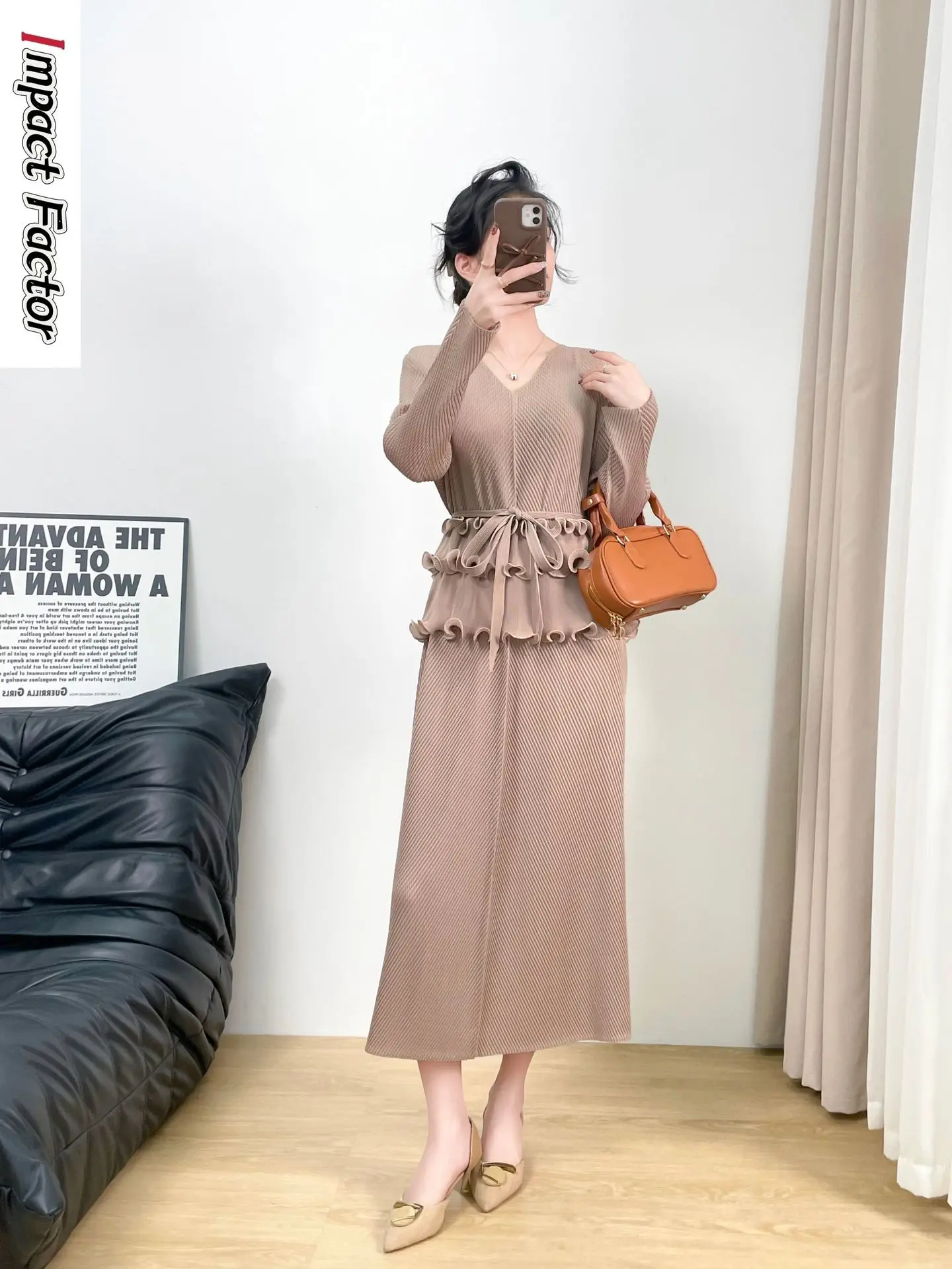 

Miyake 2025 Autumn and Winter New V-neck Solid Color Dress Fish Scale Folds Loose Elegant Temperament Skirt Women