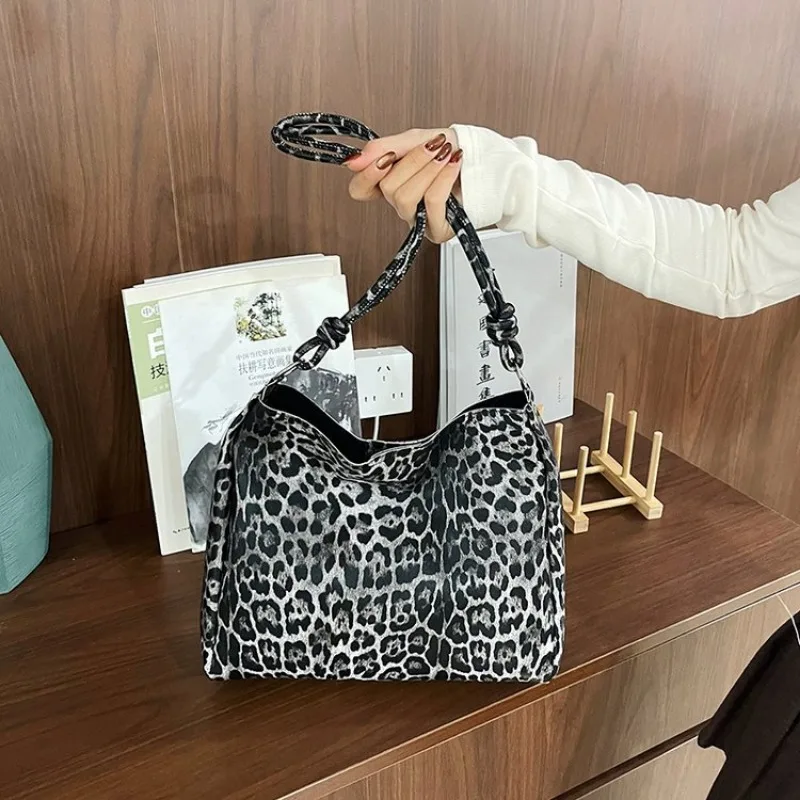 Chic Timeless Handbag One Shoulder Office Commuting Work Meeting Exquisite Glamorous Charming Dainty Elegant Portable