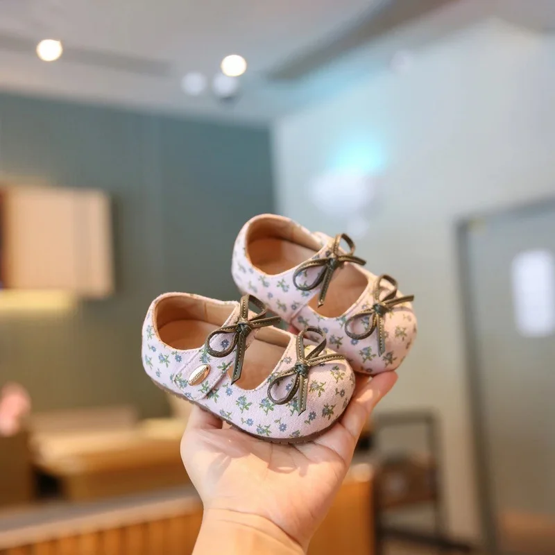 أطفال حذاء كاجوال طفل أحذية بكعب منخفض بولي أحذية أحذية من الجلد أحذية الربيع للفتيات المضادة للانزلاق حذاء أبيض حجم 11 سنتيمتر-13 سنتيمتر