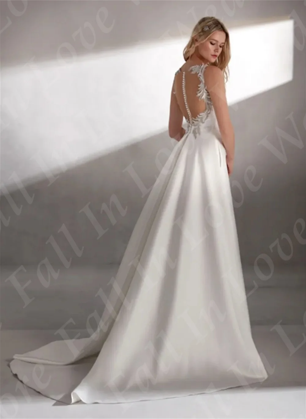 Satin Wedding Dresses 2024 V-Neck Lace Appliqued Sexy Illusion Backless Buttons Bridal Gowns Pockets A-Line Wedding Party Dress