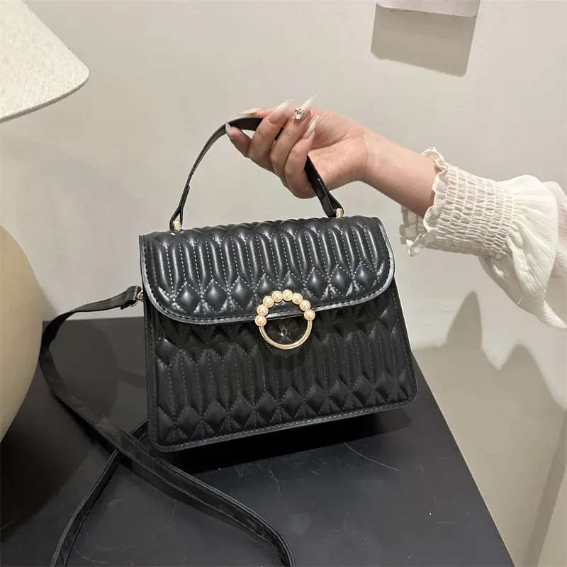 Temperament commuter fashion Korean version handbag  spring new gentle foreign style small square bag simple small square bag