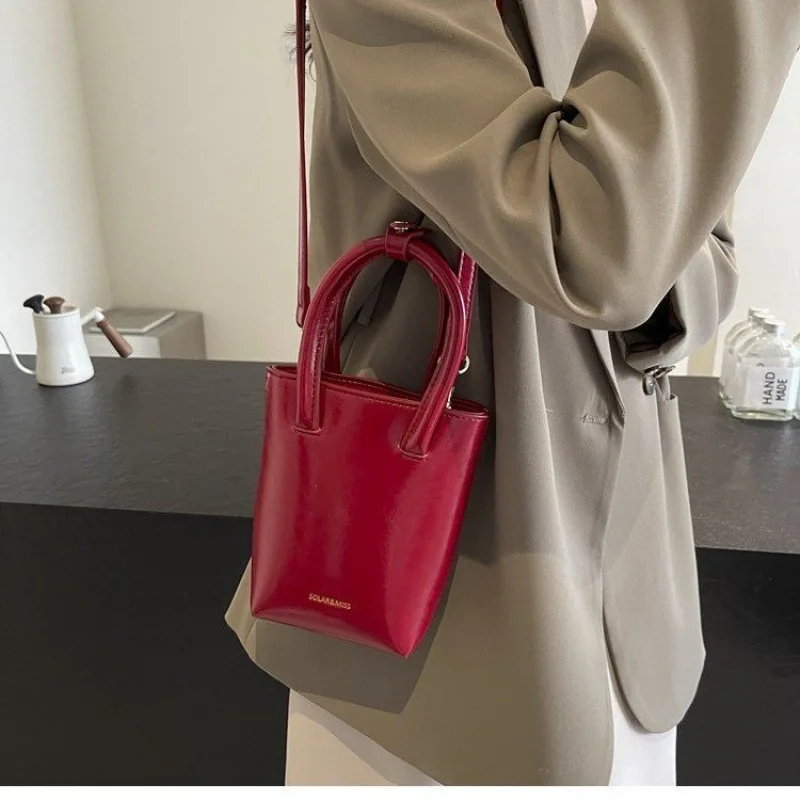 

Famous Designer Inspired Women Shoulder Bag Leather Crossbody Handbag Elegant Classic Lightweight