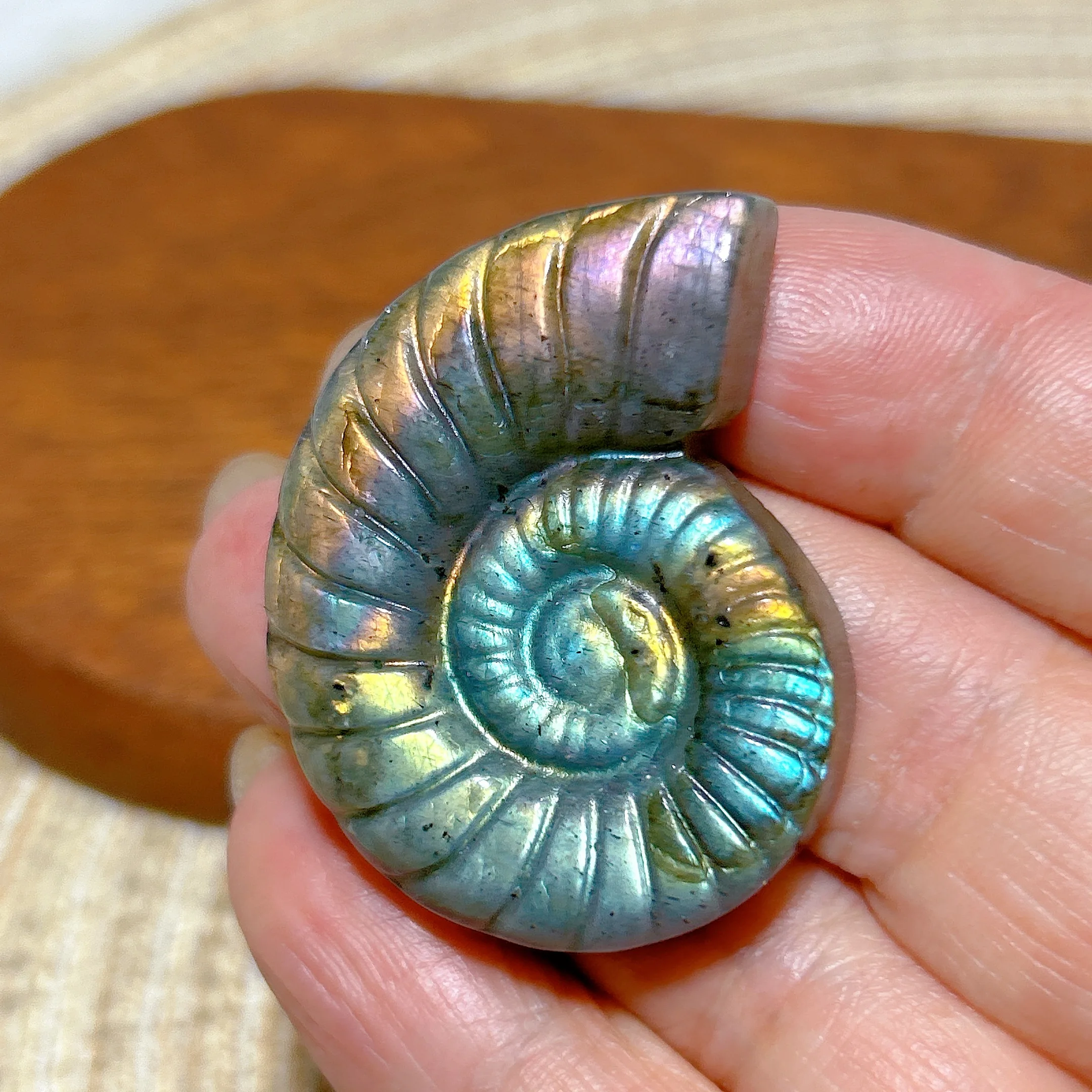 

Лабрадорит, камень для дома