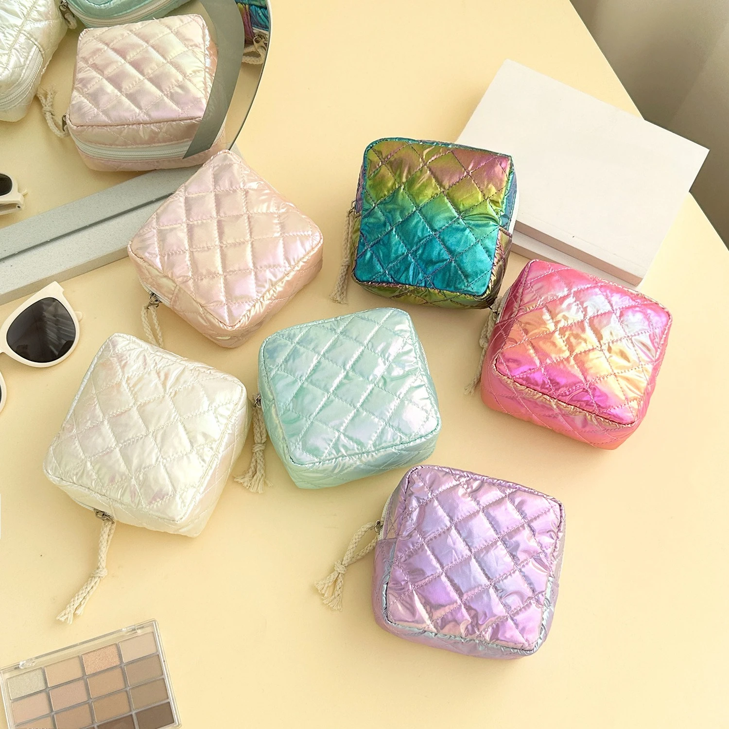 Fashion Laser Small Travel Cosmetic Lipstick Earphone Card Portable Storage Bag Purse Women Gift Pouch Make Up Bags Organizer