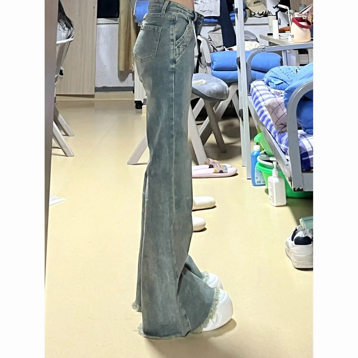 กางเกงยีนส์ทรงขาบานเอวต่ำ เสื้อผ้าผู้หญิง คุณภาพดี เนื้อผ้ามีสัมผัส  กางเกงยีนส์ผู้หญิง แฟชั่น สวมใส่สบาย ขายาว