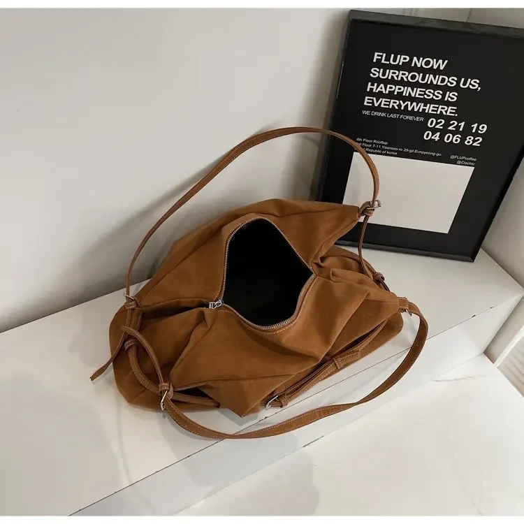 CEEKAY Damen Hobo-Tasche, dunkelbraun, Wildleder-Textur, große Schulterhandtasche, seitliches Schnallendetail, Reißverschluss, für den täglichen Pendelverkehr, lässig – Detail 11