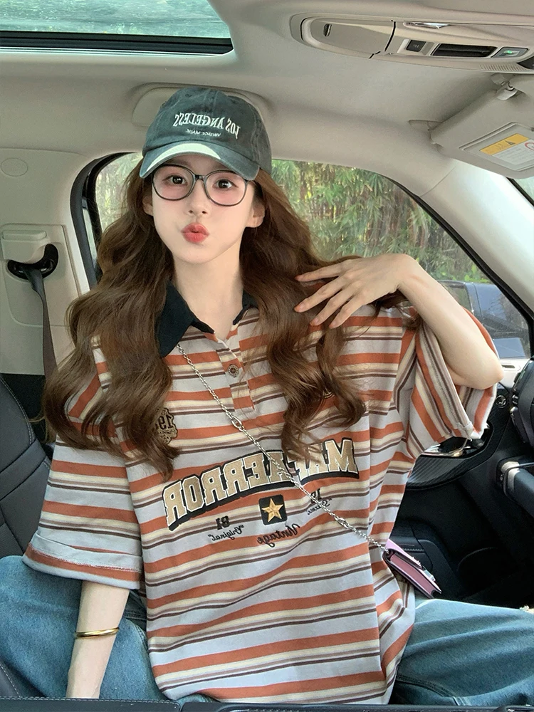 เสื้อยืดลายทางสไตล์อเมริกันย้อนยุค ดีไซน์หลวมๆ สำหรับผู้หญิง เสื้อทรงสเวตเชิ้ตสำหรับฤดูร้อน สไตล์วิทยาลัย เวอร์ชั่นเกาหลี ผ้าคอตตอนผสม