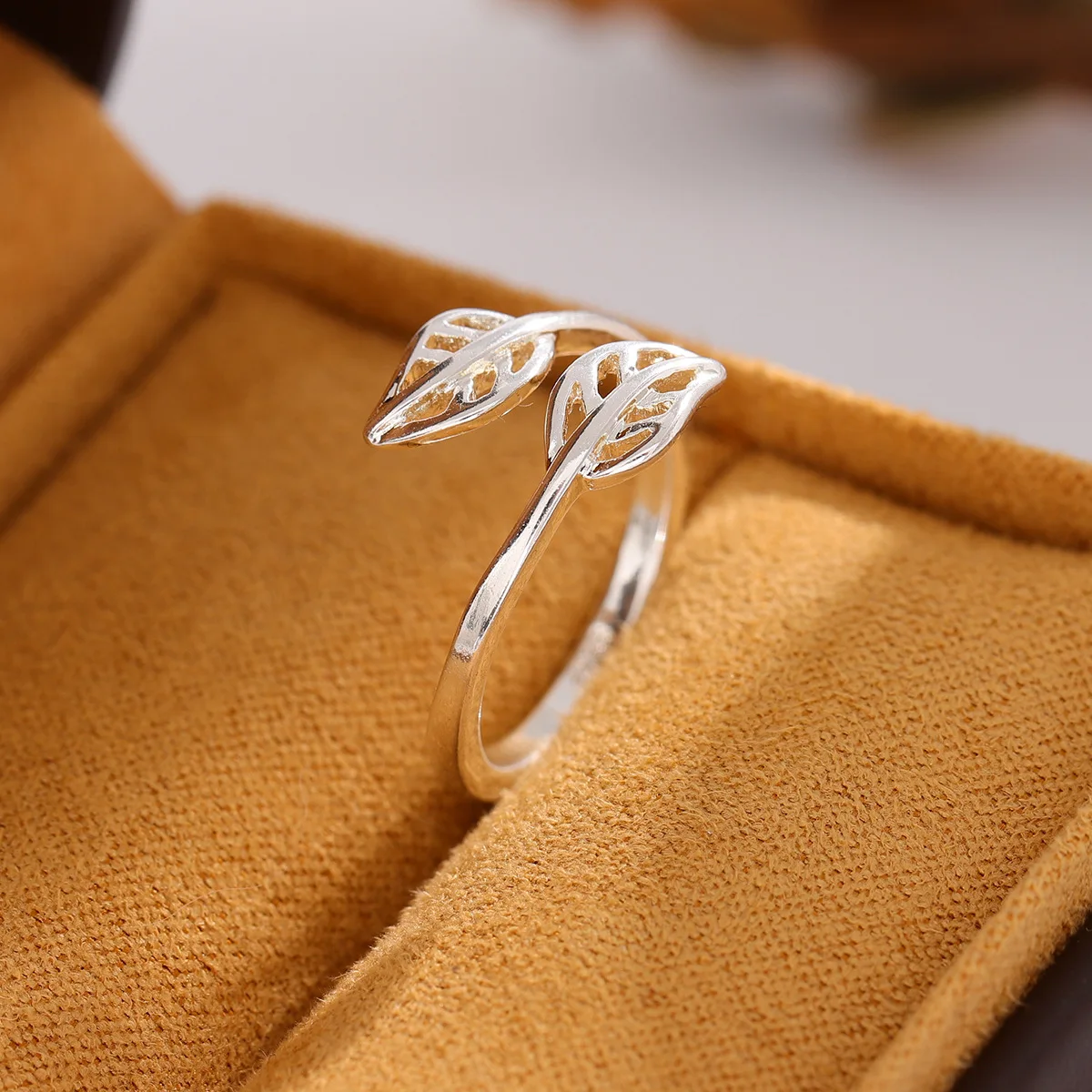 UiniTail new listing 925 Tibetan silver simple hollow leaves open ring fashion personality fresh and sweet maple leaf ring JZ025