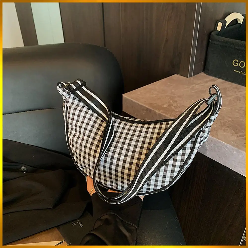 

Checkered Nylon Crescent Crossbody Bag for Women Casual Crossbody Purse Lightweight Sling Bag Zipper Closure Large Capacity