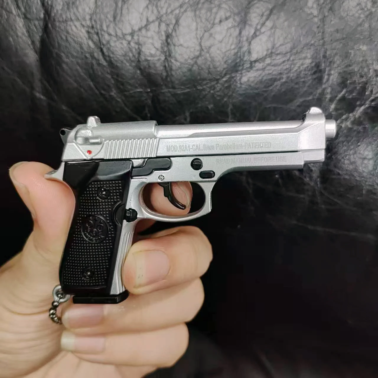 1:3 Alloy 92f Pistolet Model Mini 1911, brelok do kluczy z pistoletem, torba, wisiorek, odpinany pistolet zabawkowy dla dorosłych, dzieci, prezent