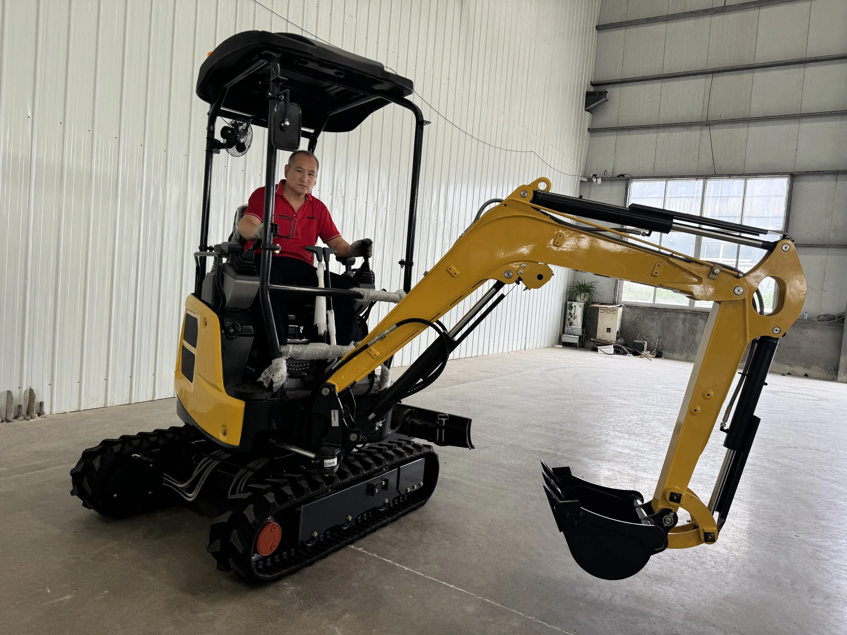 حفارة هيدروليكية مجنزرة جديدة 1.8 طن للبيع حفار صغير شحن سريع بخصم 50% #2