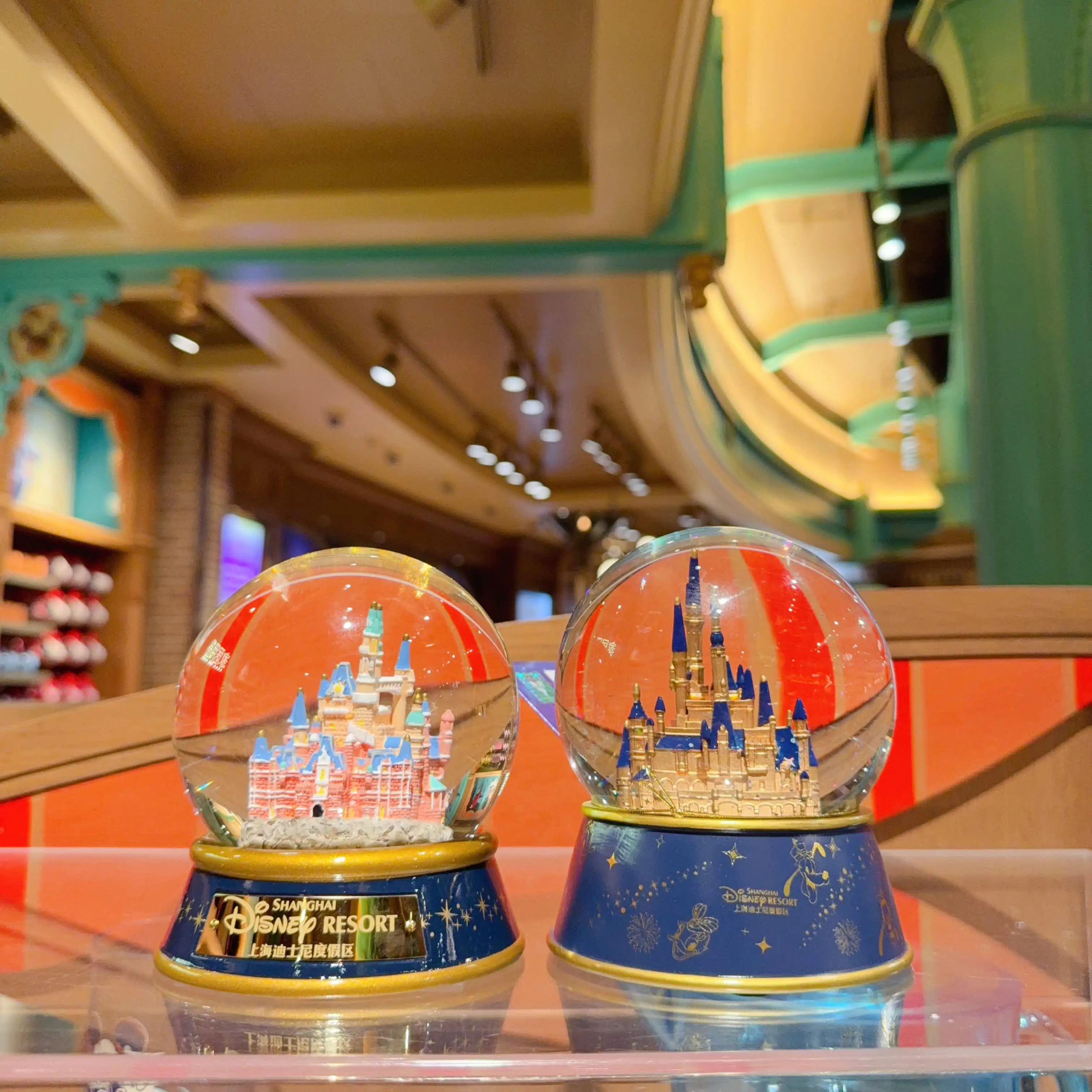 Shanghai Disneyland Castle Crystal Ball Desktop Ornament - Travel Souvenir & Birthday GiftShanghai Disneyland Castle Crystal Bal