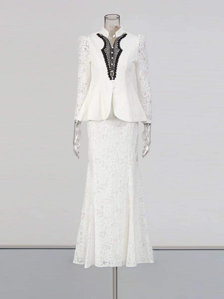 ชุดเซ็ตสองชิ้น CHICEVER สีขาวประดับเลื่อม แต่งปกตั้ง แขนยาว เสื้อแจ็คเก็ตหรูหราสง่างาม พร้อมกระโปรงแฟชั่นใหม่สำหรับผู้หญิง