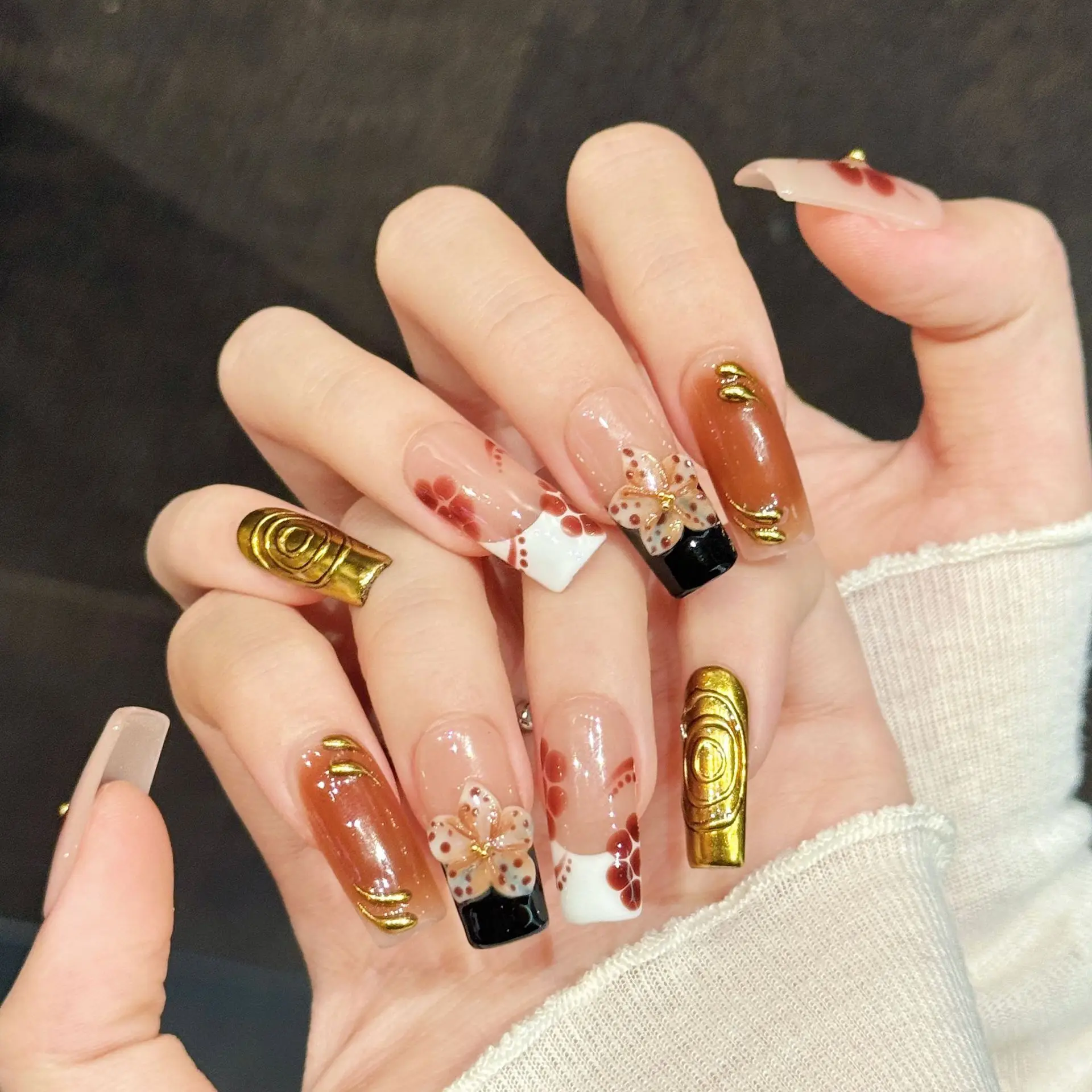 10PCS Long Square Handmade Press On Nails,Retro Luxury Style,Suitable For Festivals Parties And Daily Wear.