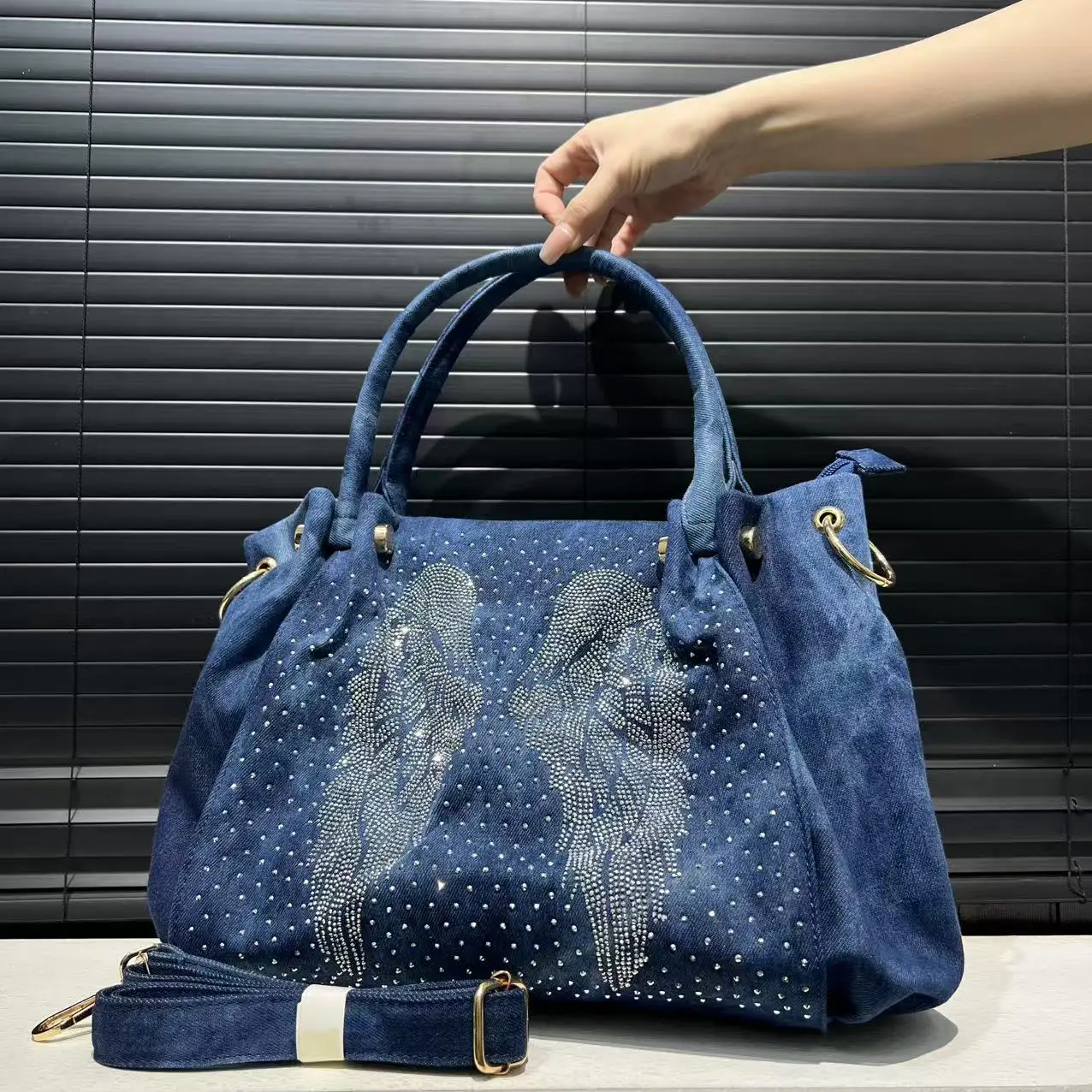 

Ladies' Fashion Gradient Diamond Decoration Elegant Tote Bag Large Capacity Wing Element Handbag