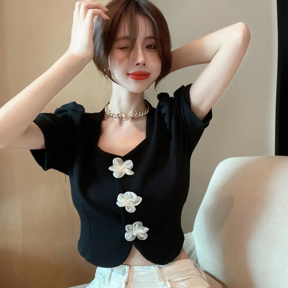 2024 Summer Beaded Three-dimensional Flower Short Sleeve Slim Shirt Women New Low Neckline Exposed Collarbone Cropped Top