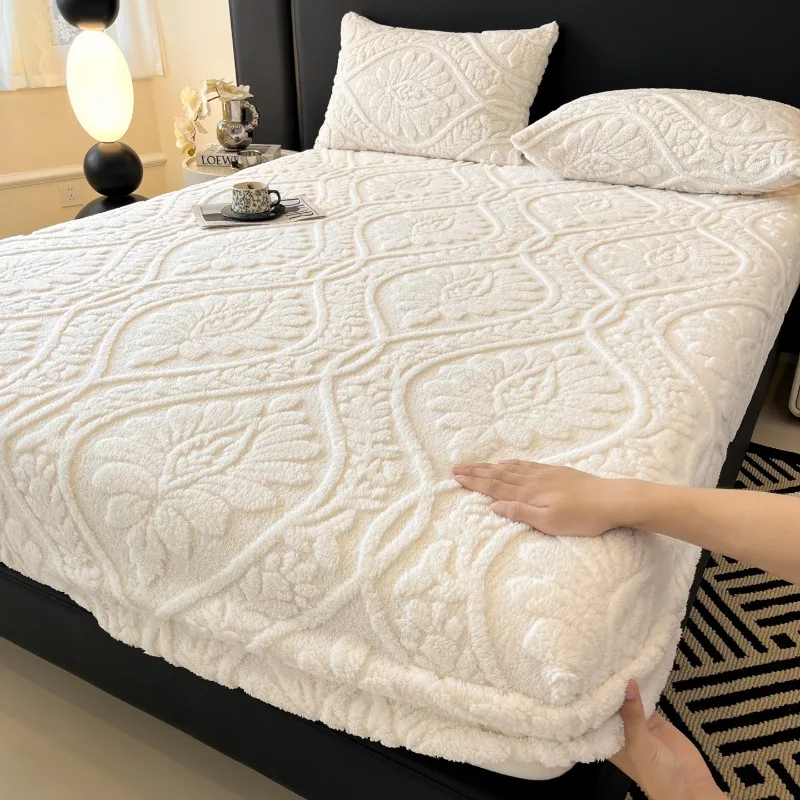 

2025 new solid color thickened autumn and winter Tafu fleece fitted sheet three-piece set jacquard mattress protective cover