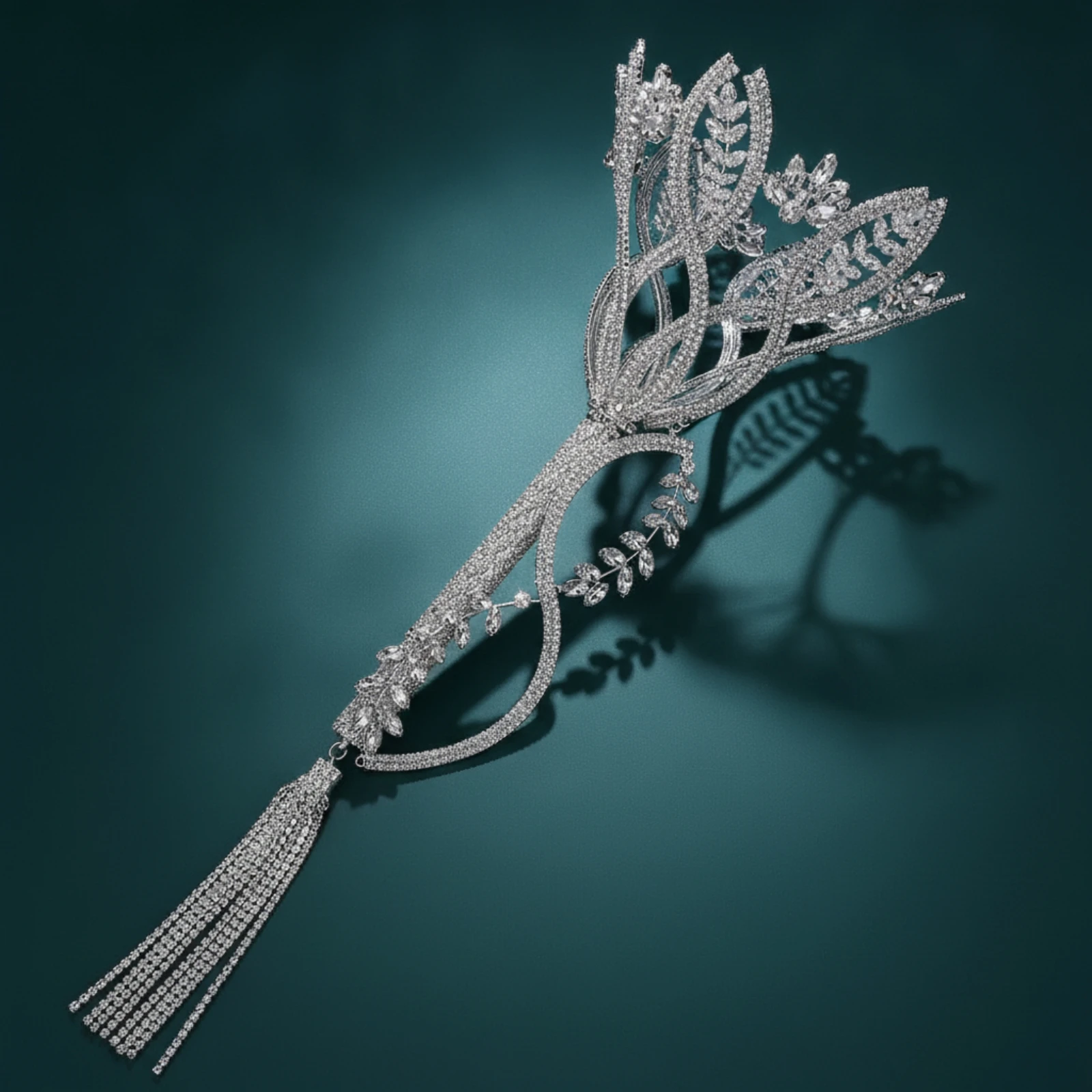 porte-bouquet-de-mariee-en-strass-avec-accessoire-pompon-petit-et-brillant-pour-mariees-et-mariages