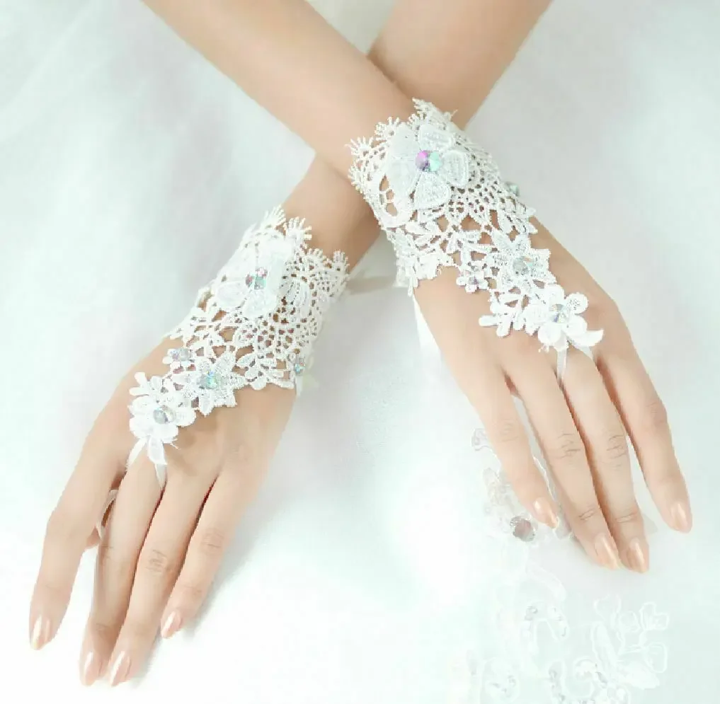 Romantic New Design A Pair Flower Cream White Lace Crystal Wedding Short Fingerless Gloves