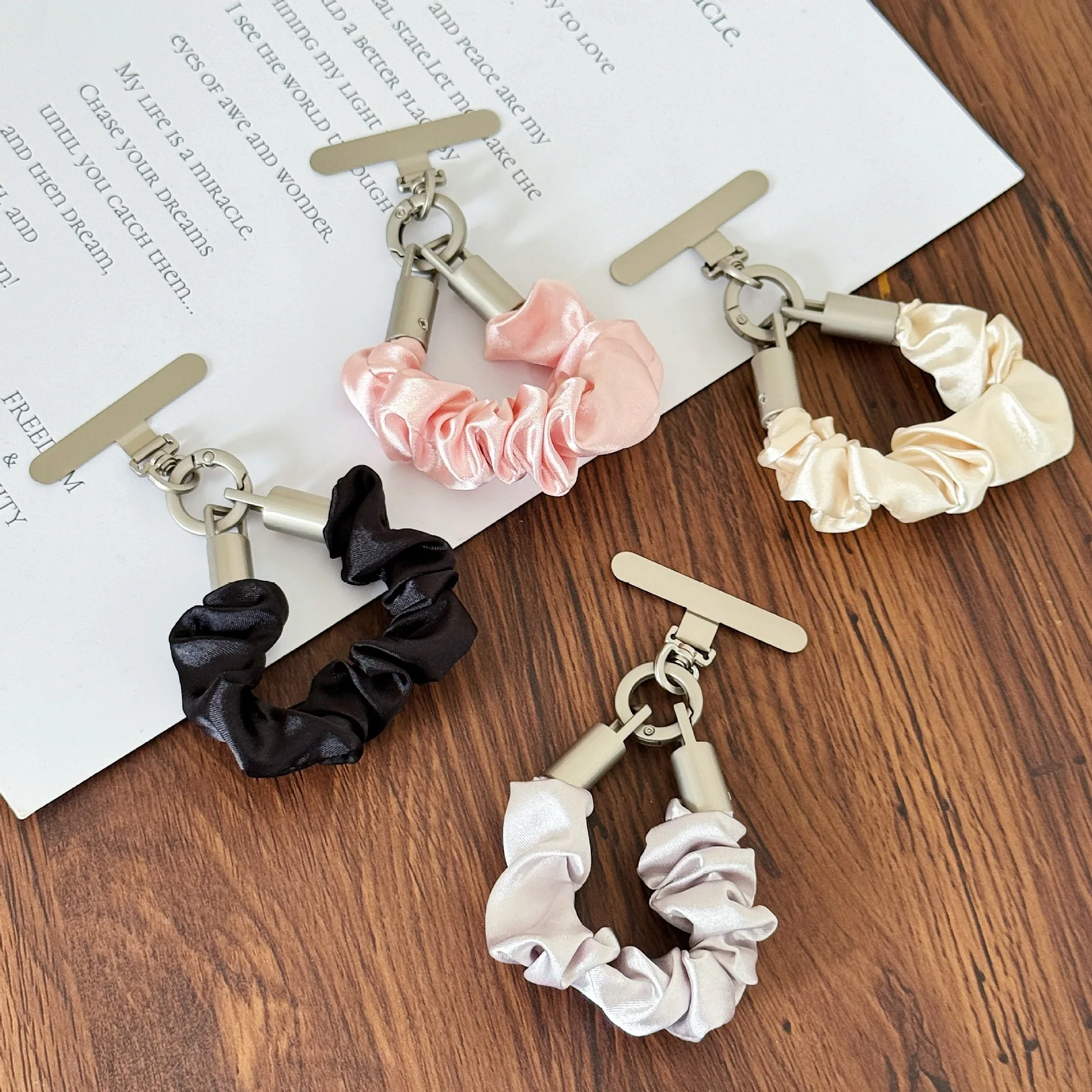 Short Finger Strap Anti-Theft Cell Phone Strap, Double-Ended Leather Cord, Pleated Satin Wrist Strap