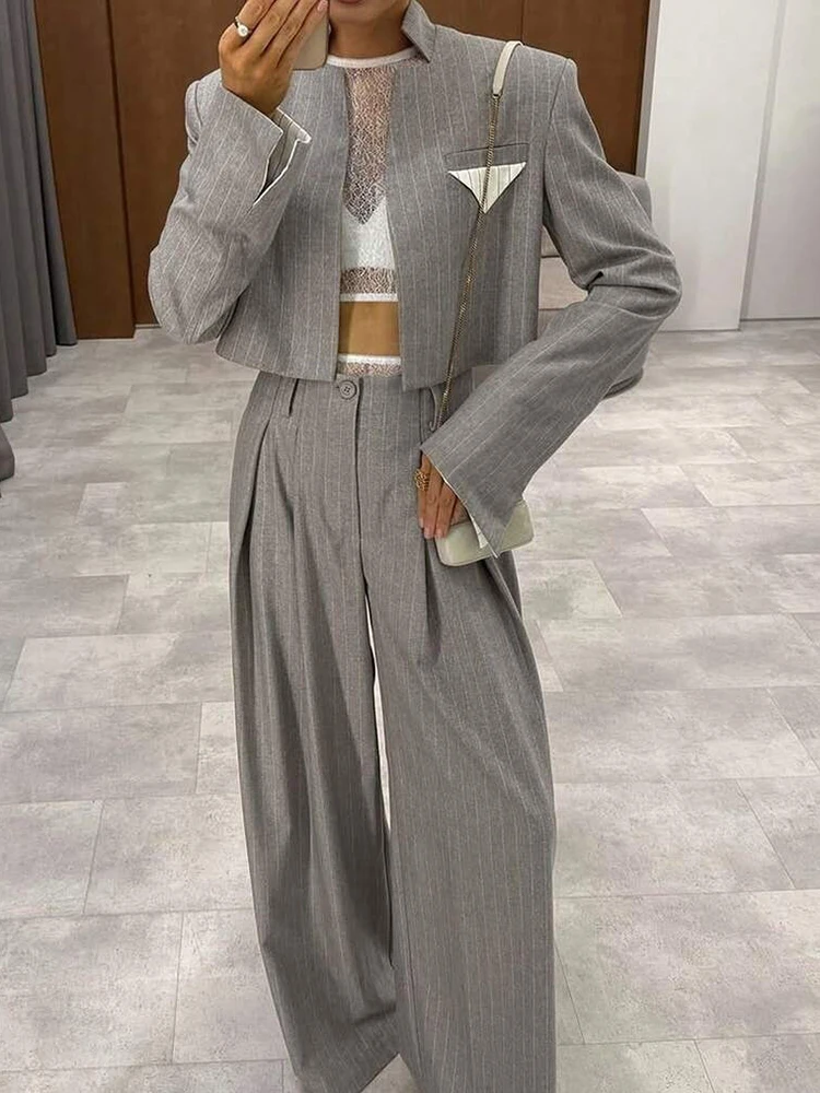 

Осенние новые комплекты из двух предметов с длинными рукавами для поездок на работу, элегантные женские повседневные уличные комплекты, модные комплекты с короткими куртками и брюками в полоску с лацканами